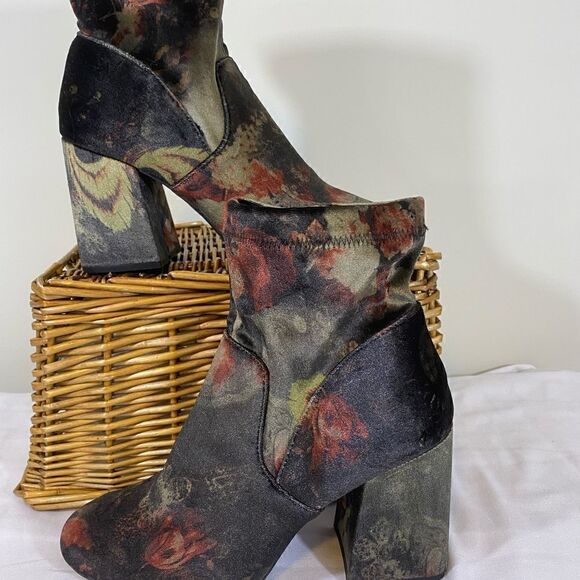 • A NEW DAY bootie • 7.5 - Picture 3 of 8